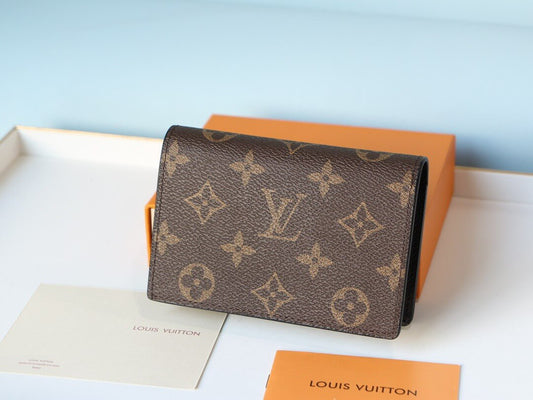 Buckled Color-Blocked Short Wallet