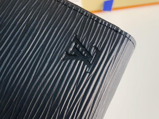 Vertical-Ridge On-the-Go Wallet