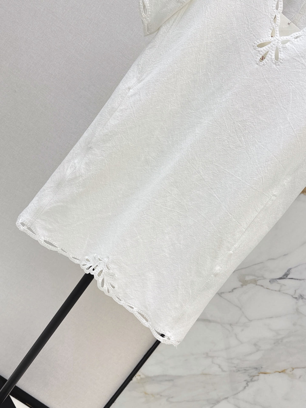 Scalloped Cutwork Hem Shift Dress