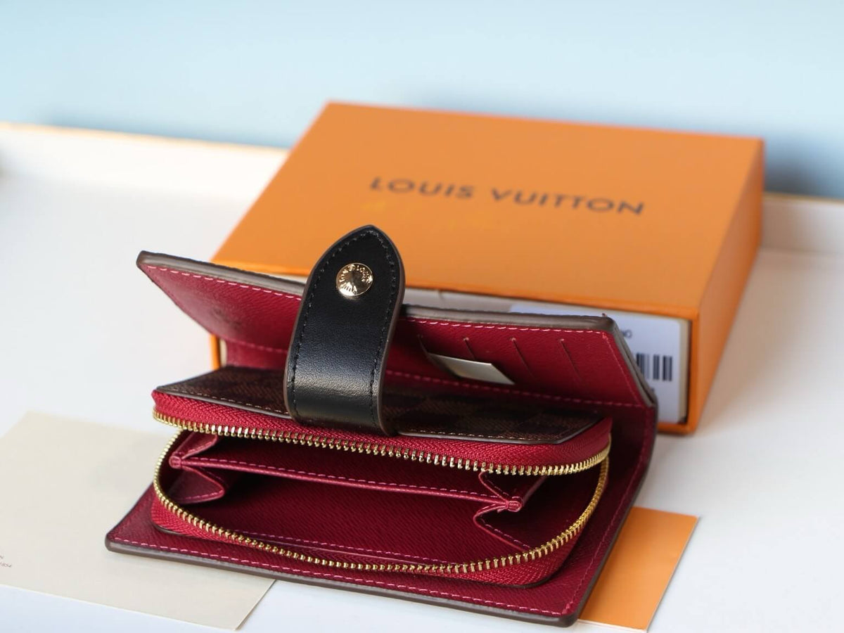 Checkerboard Color-Blocked Buckled Short Wallet
