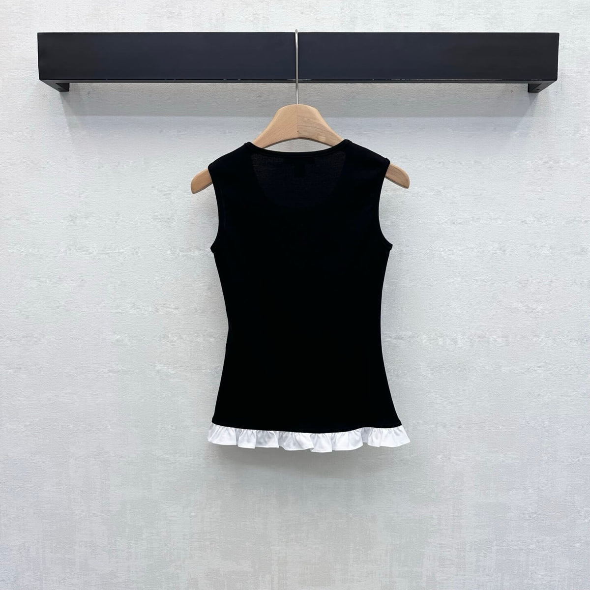 Ruffle Hem Sleeveless Tank Top