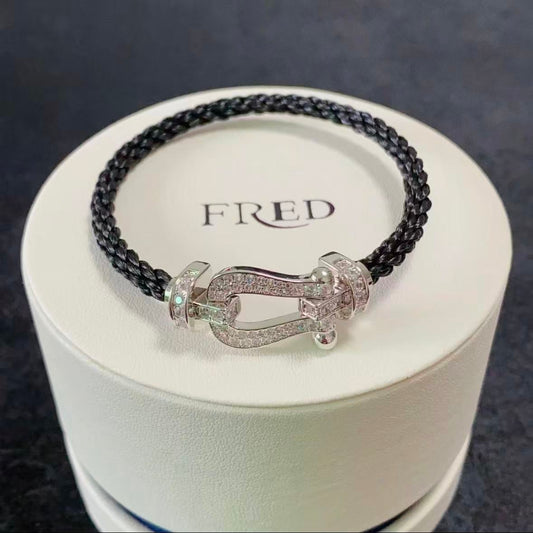 Classic Horseshoe Bracelett