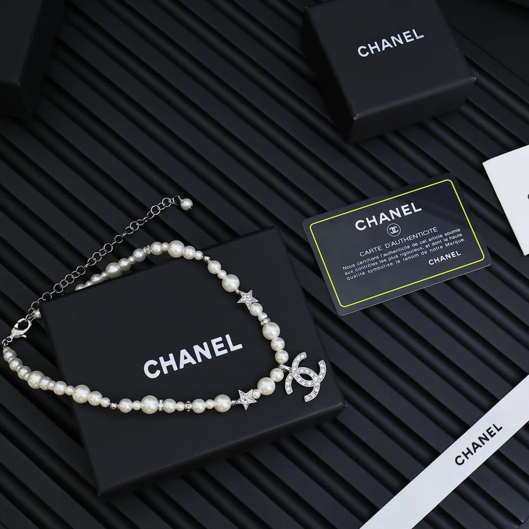 Glamorous Star Pearl Necklace