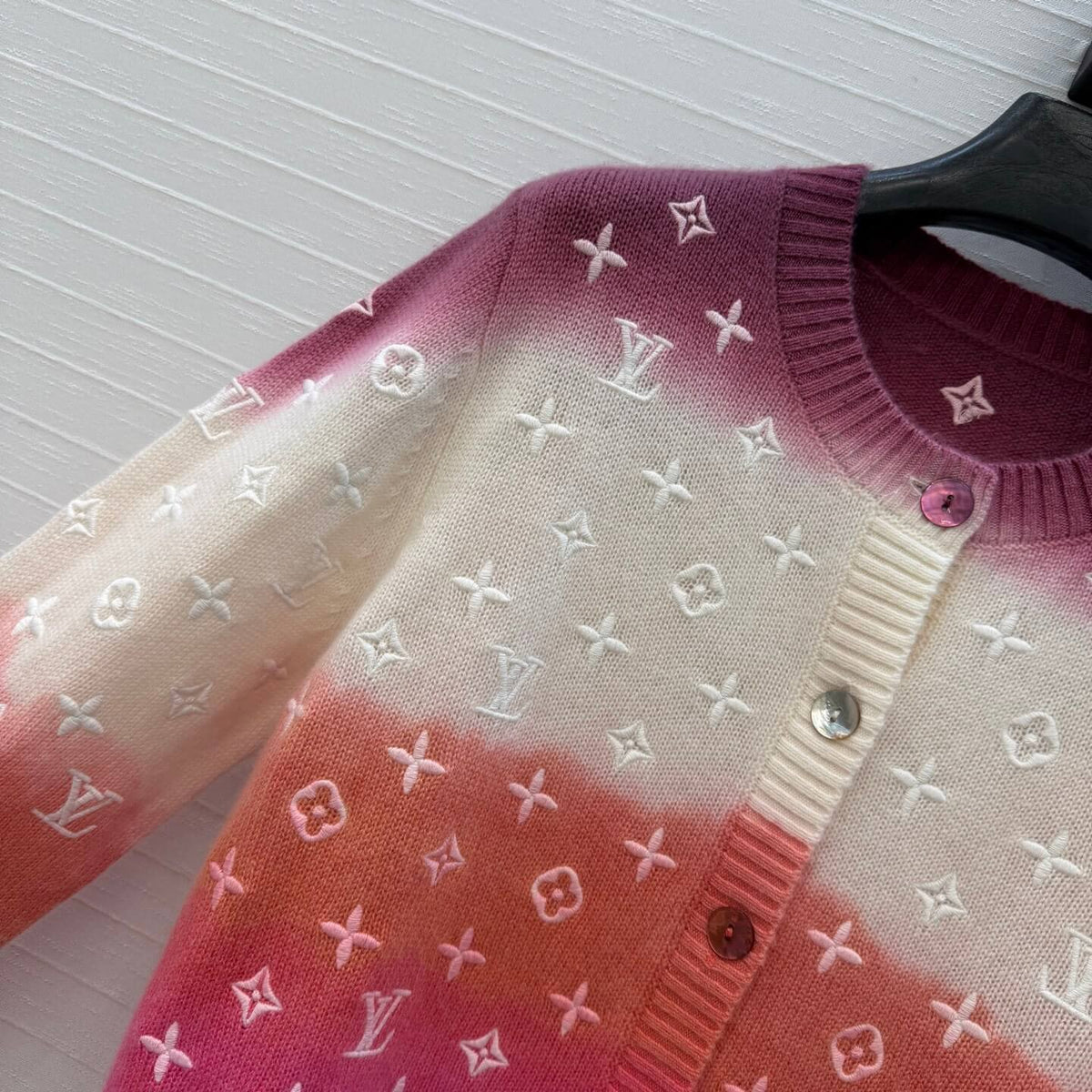 Gradient Embroidery Knit Cardigan