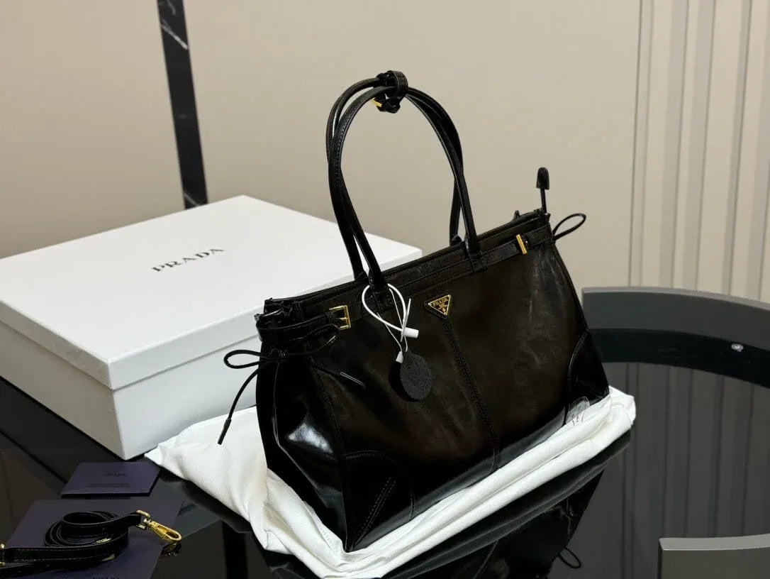 Vintage Glossy Triangle  Handbag