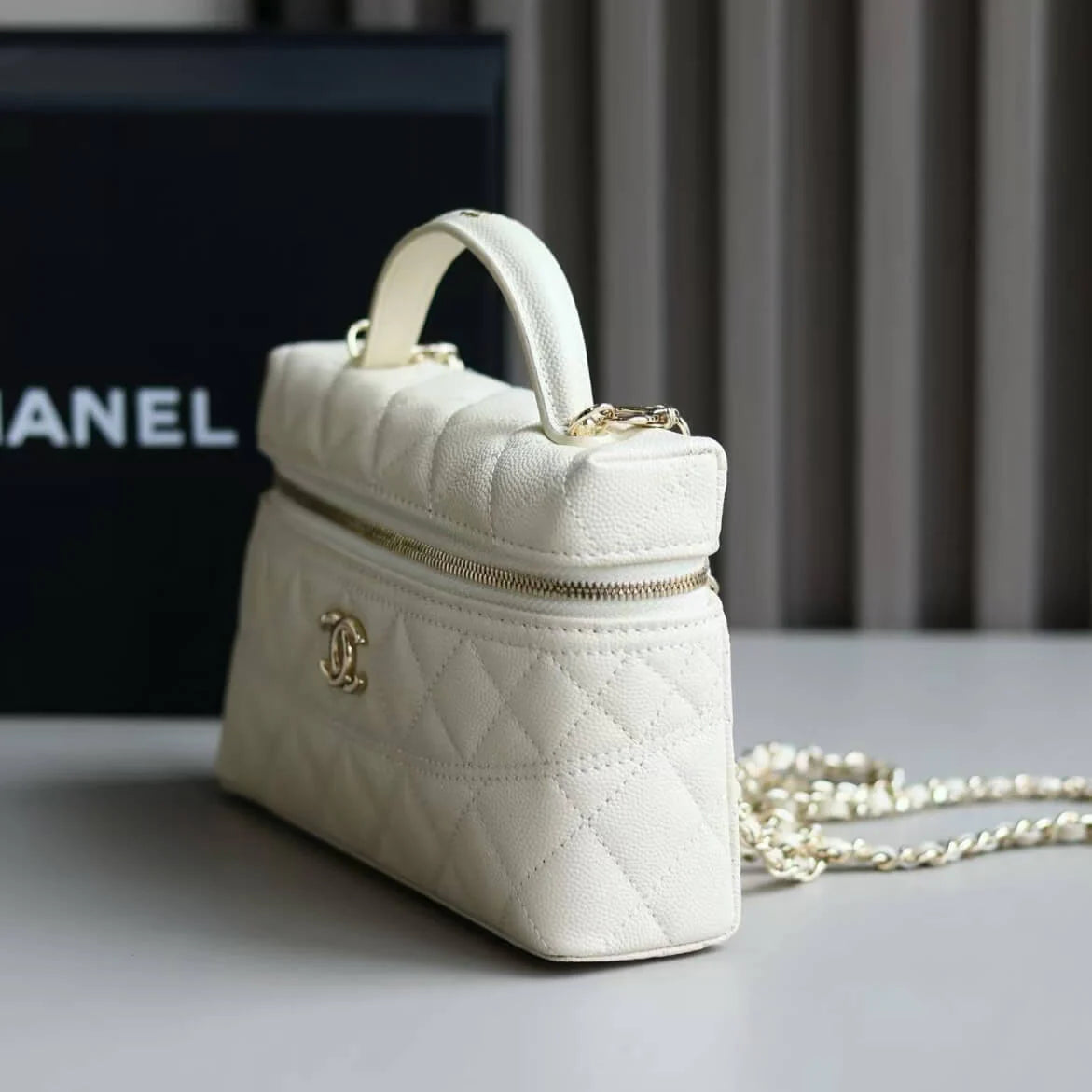 Classic Timeless Pebbled-Leather Handle Box Bag