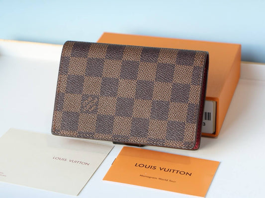 Checkerboard Color-Blocked Buckled Short Wallet