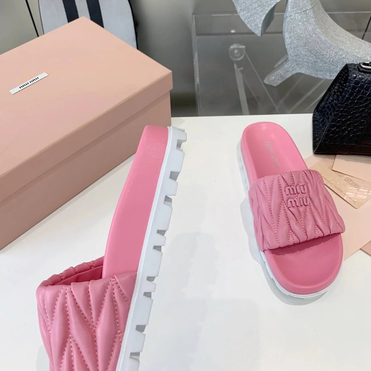 Fashionable Crinkled Lambskin Sandals
