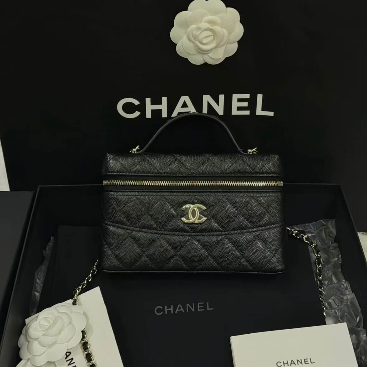 Classic Timeless Pebbled-Leather Handle Box Bag