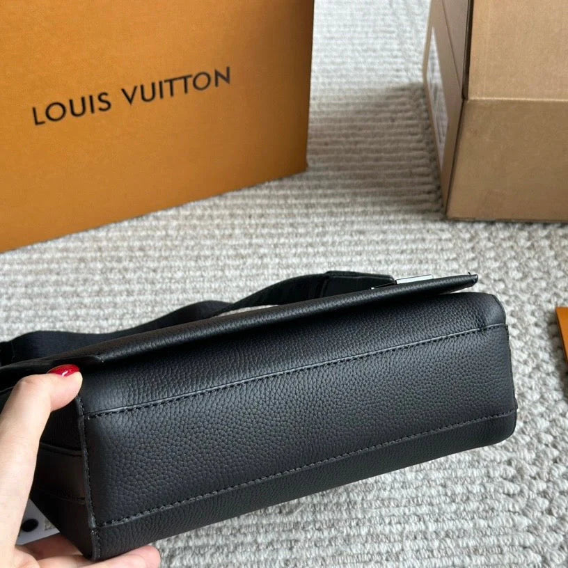 Simple Leather Shoulder Bag