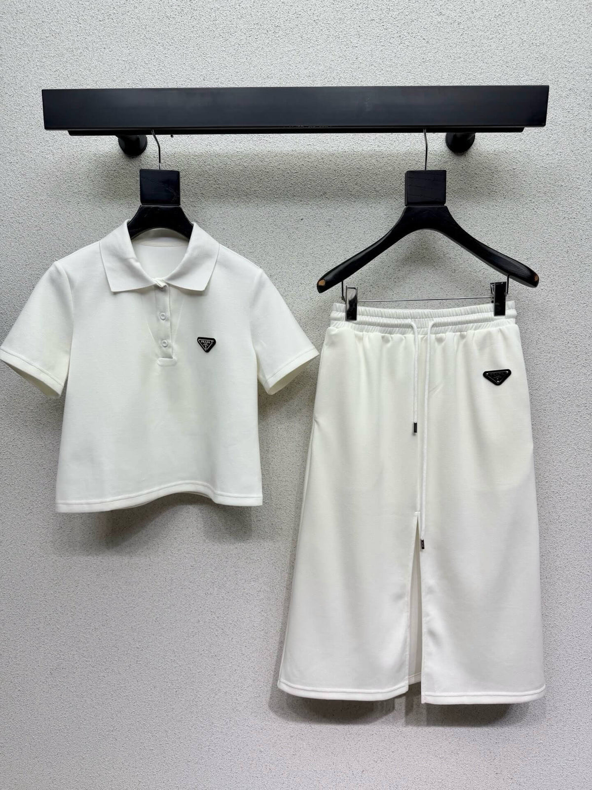 Triangle Logo Polo Slit Skirt Set
