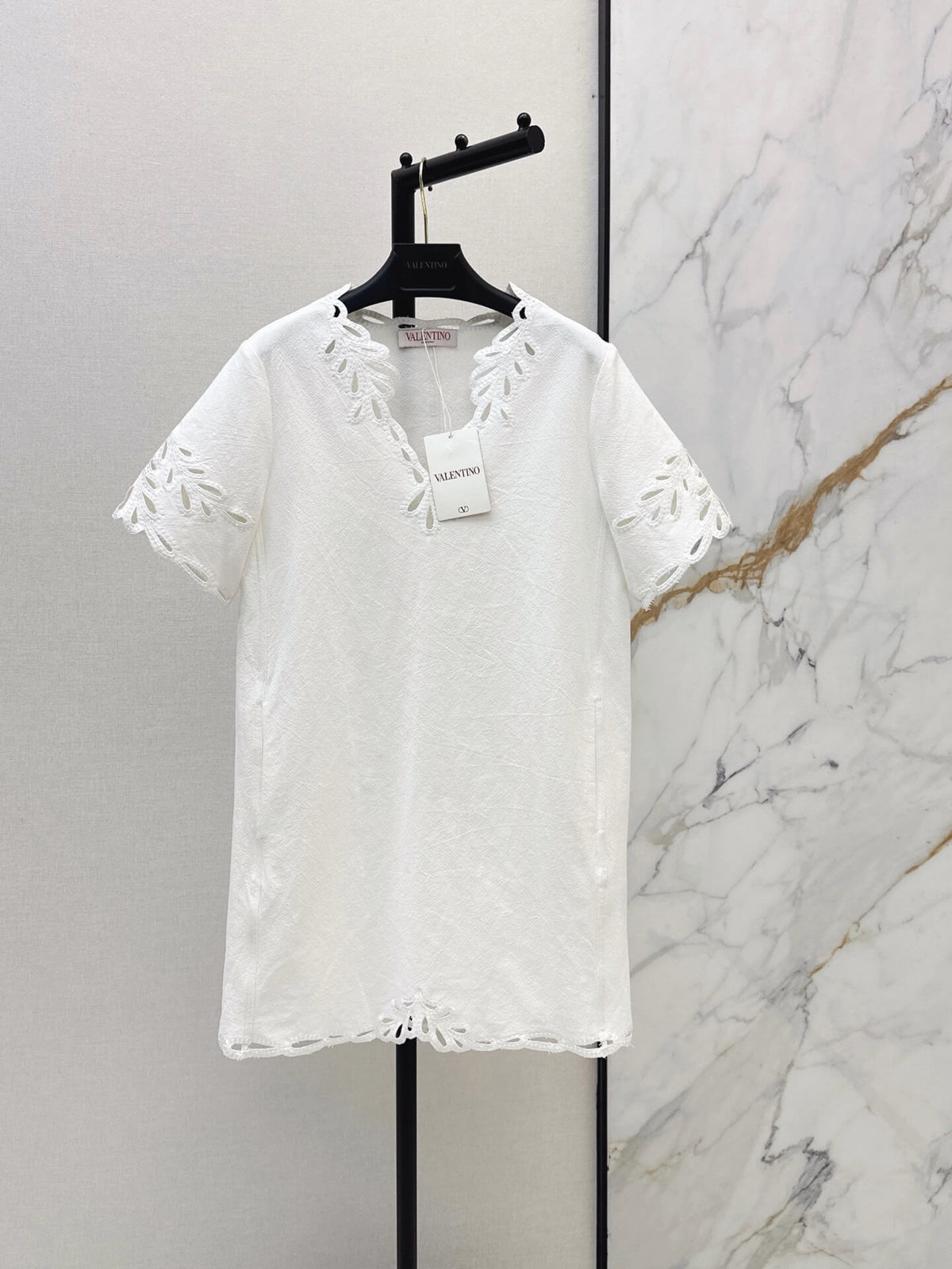 Scalloped Cutwork Hem Shift Dress