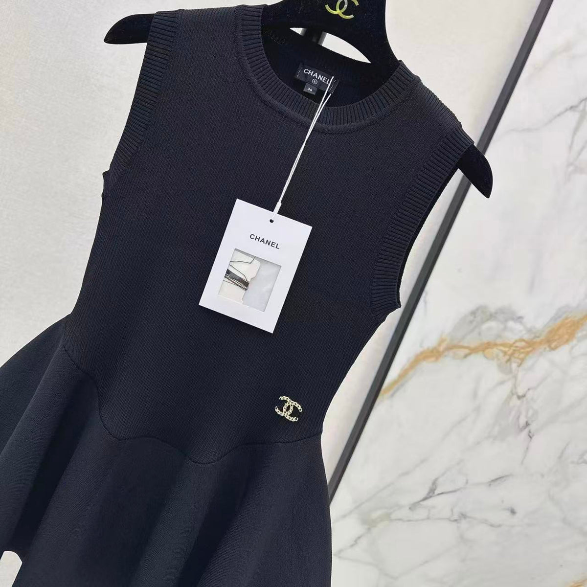 Waist-Cinching Sculptural Hem Tank Top