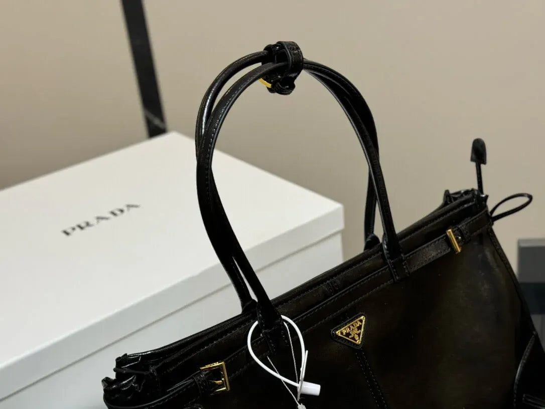 Vintage Glossy Triangle  Handbag