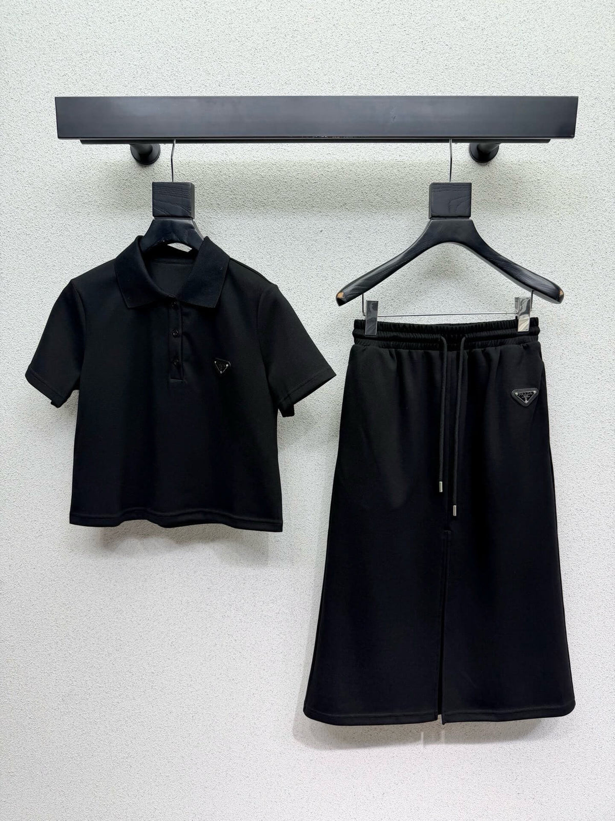 Triangle Logo Polo Slit Skirt Set