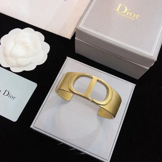 Classic Gold Open Bangle