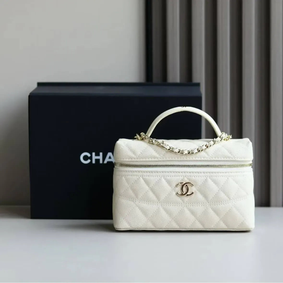 Classic Timeless Pebbled-Leather Handle Box Bag