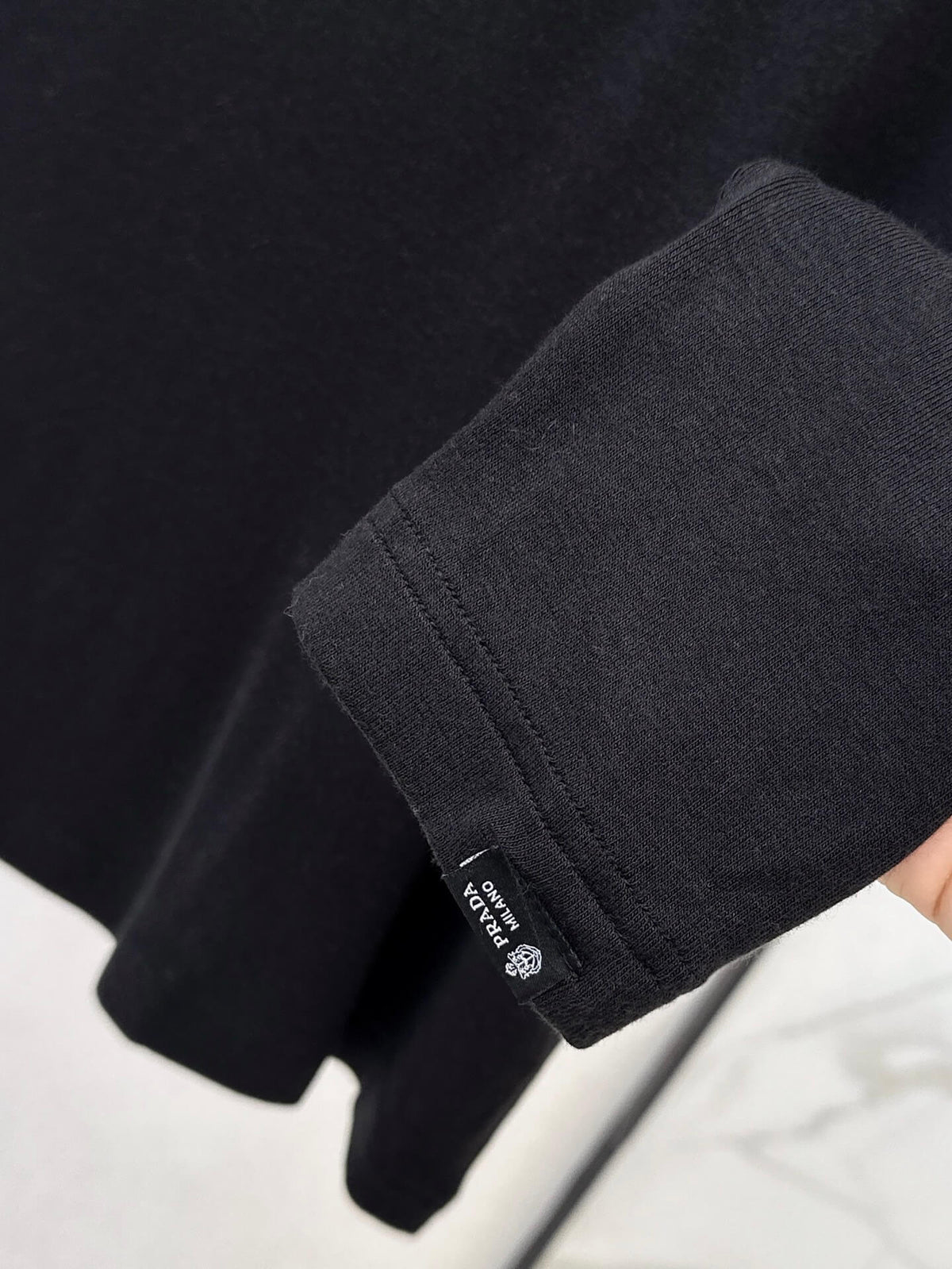 Cropped Label Basic Long Sleeve Tee