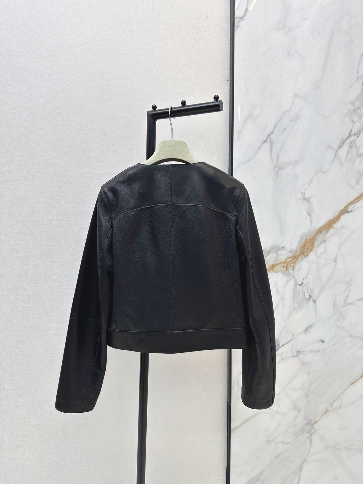 ound Neck Zip Cropped Leather Jacket