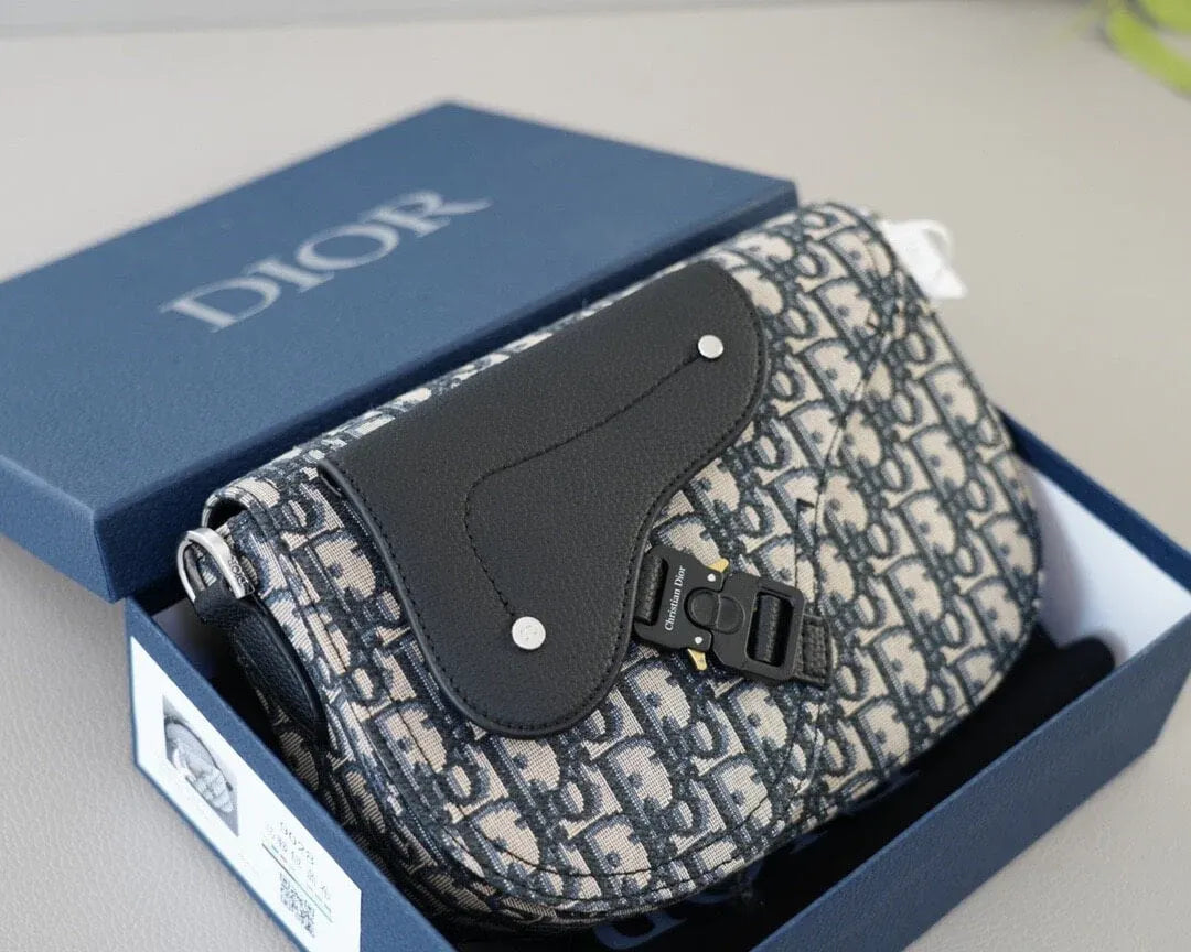 Simple Classic Metal Buckle Saddle Bag