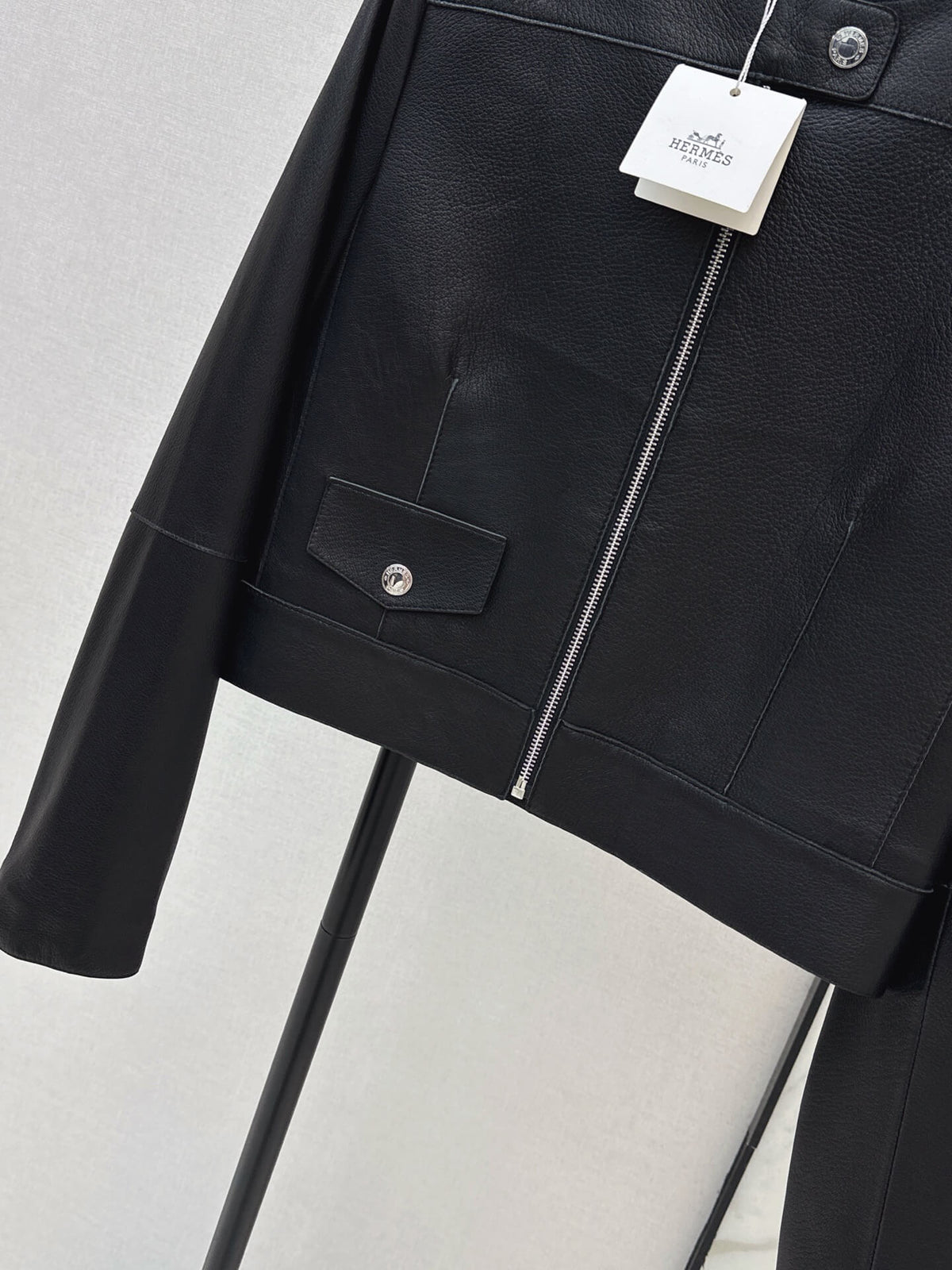 ound Neck Zip Cropped Leather Jacket