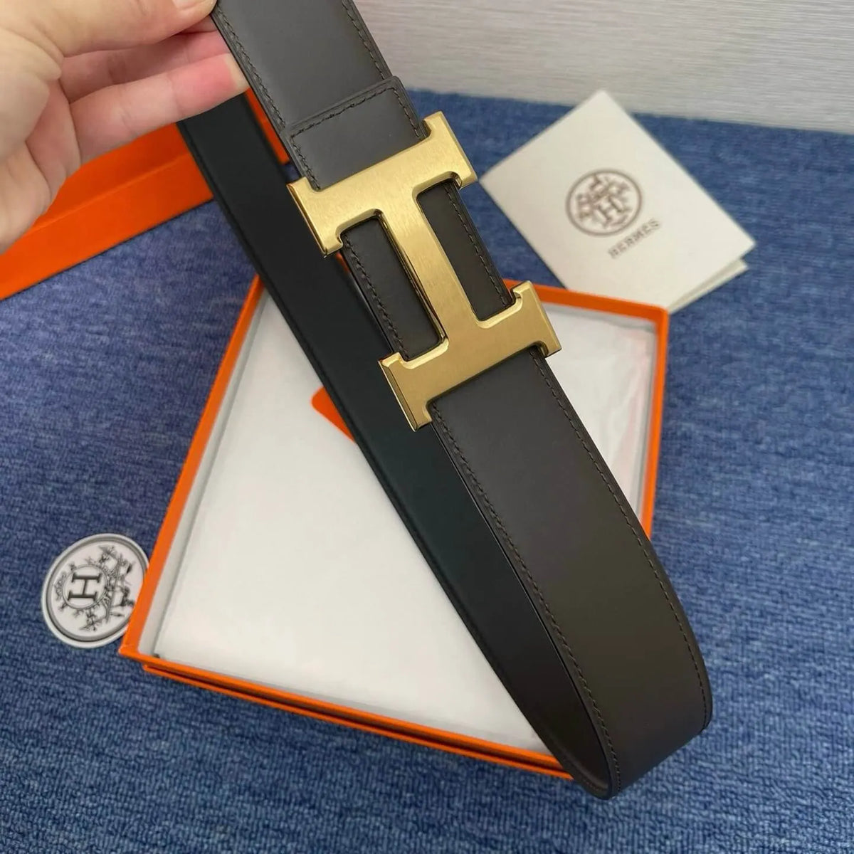 Classic Simple Letter Buckle Leather Belt