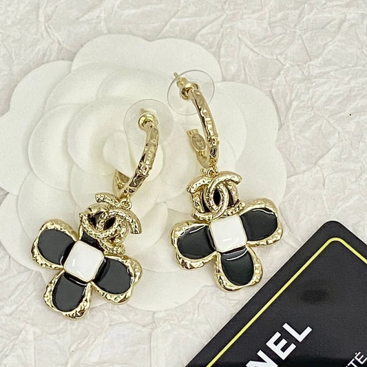 Color-Blocked Clover Earrings