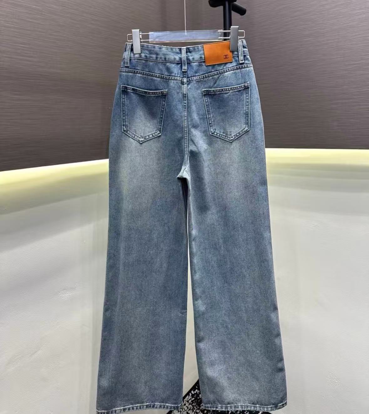 Symmetrical Pocket Embroidery Jeans