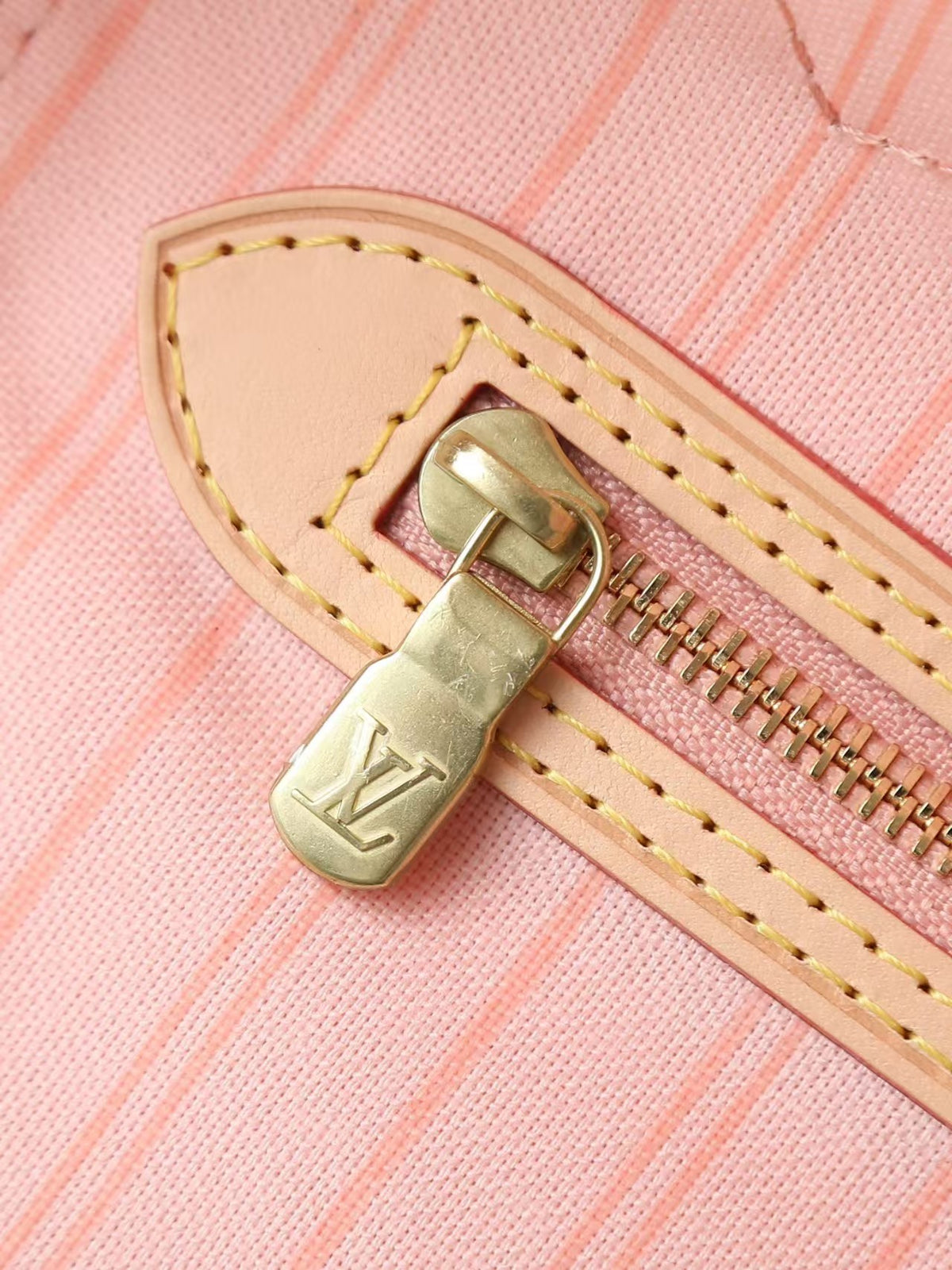 Classic Checkerboard‑Pattern Handbag